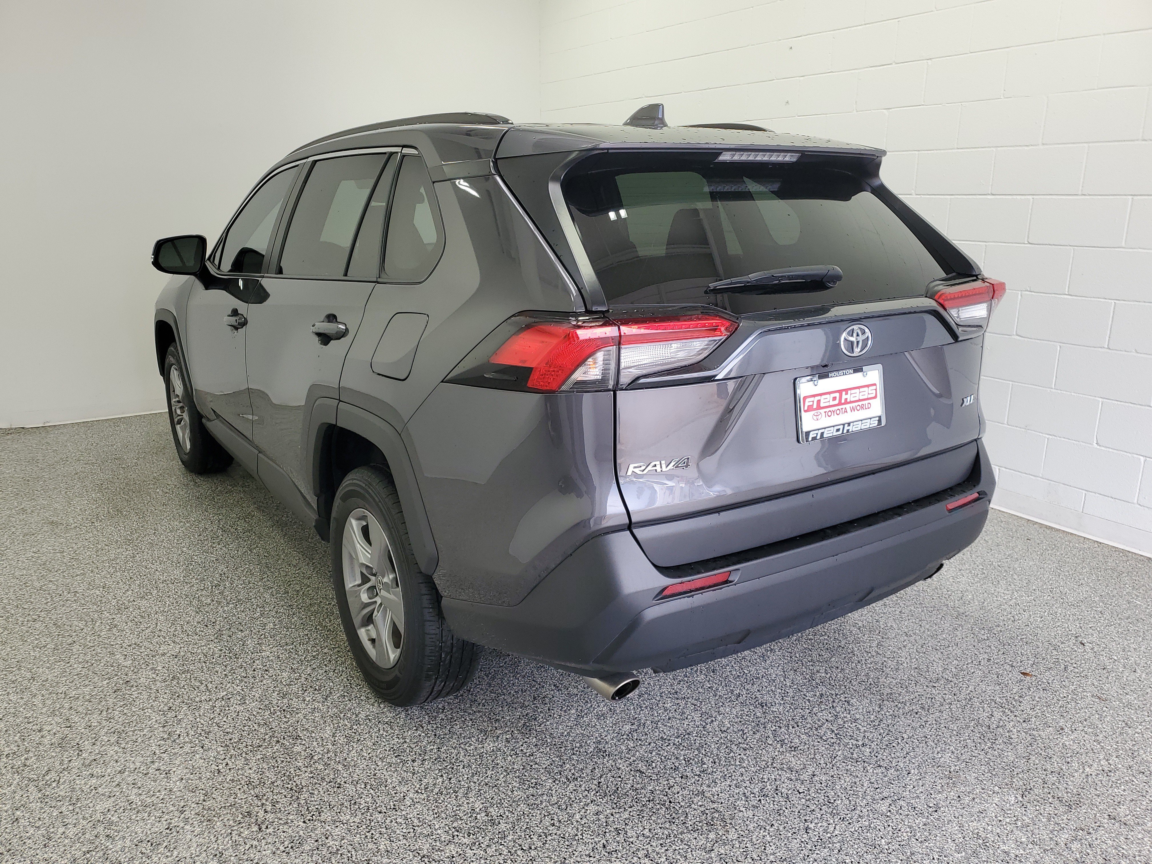 Used 2025 Toyota RAV4 XLE FWD image 5