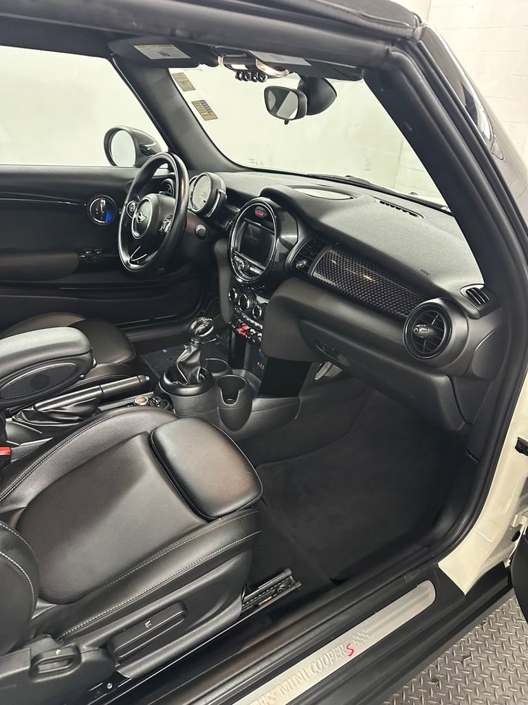 Used 2018 MINI Cooper S image 29