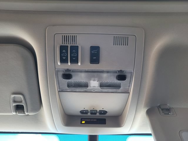 Used 2012 GMC Yukon XL SLT w/ SLT-2 Equipment Package AWD/4WD image 22