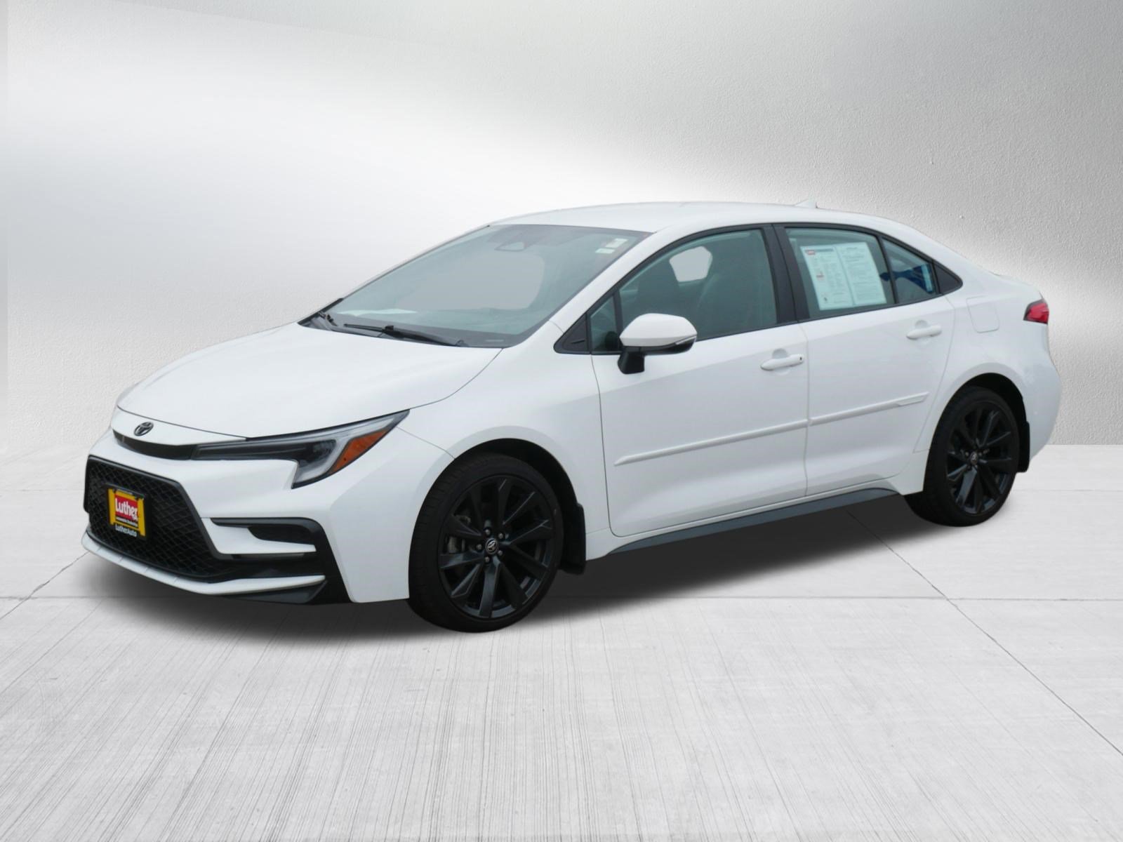 Used 2023 Toyota Corolla SE image 3