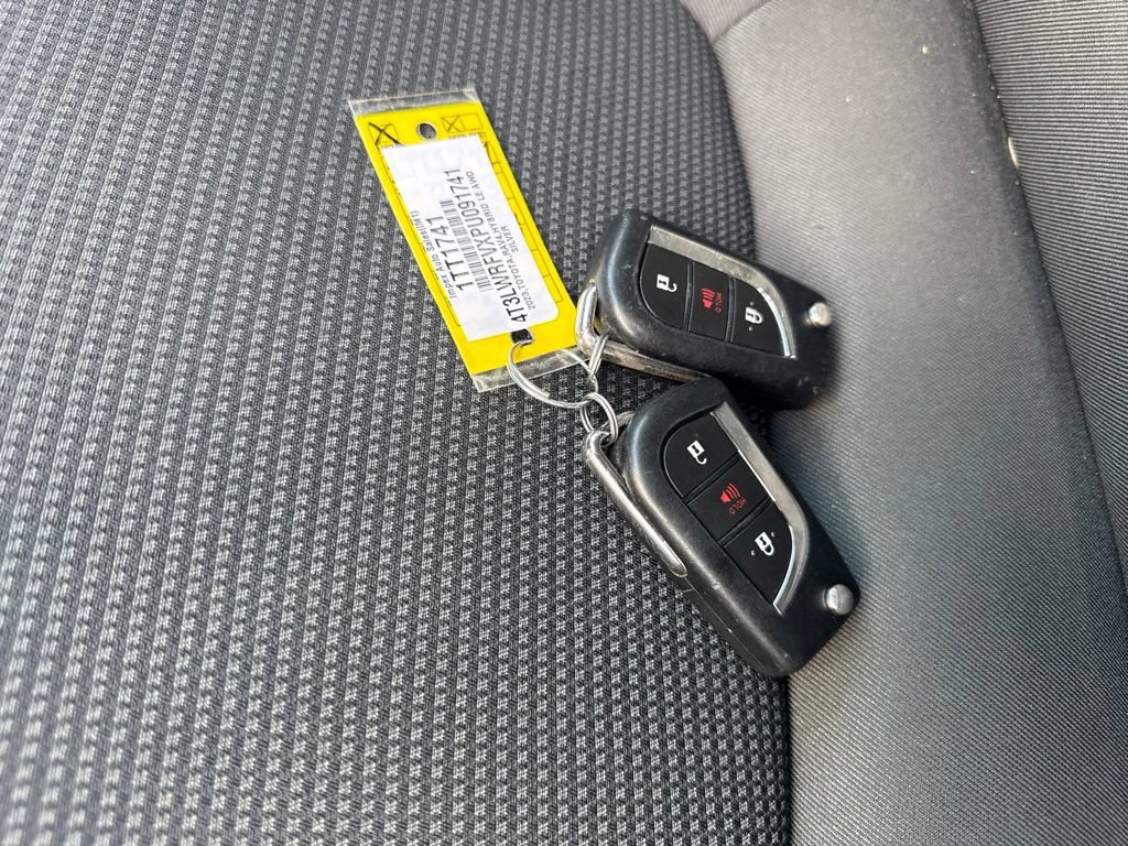 Used 2023 Toyota RAV4 LE AWD/4WD image 28