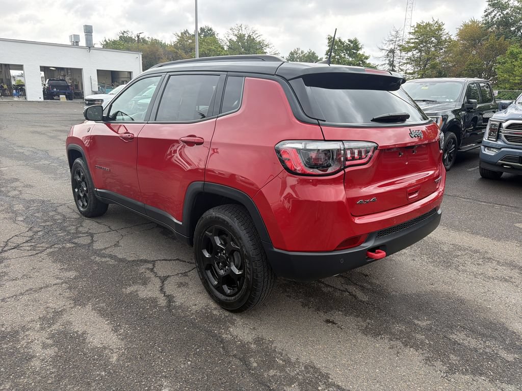 Used 2023 Jeep Compass Trailhawk w/ Trailhawk Convenience Group AWD/4WD image 3