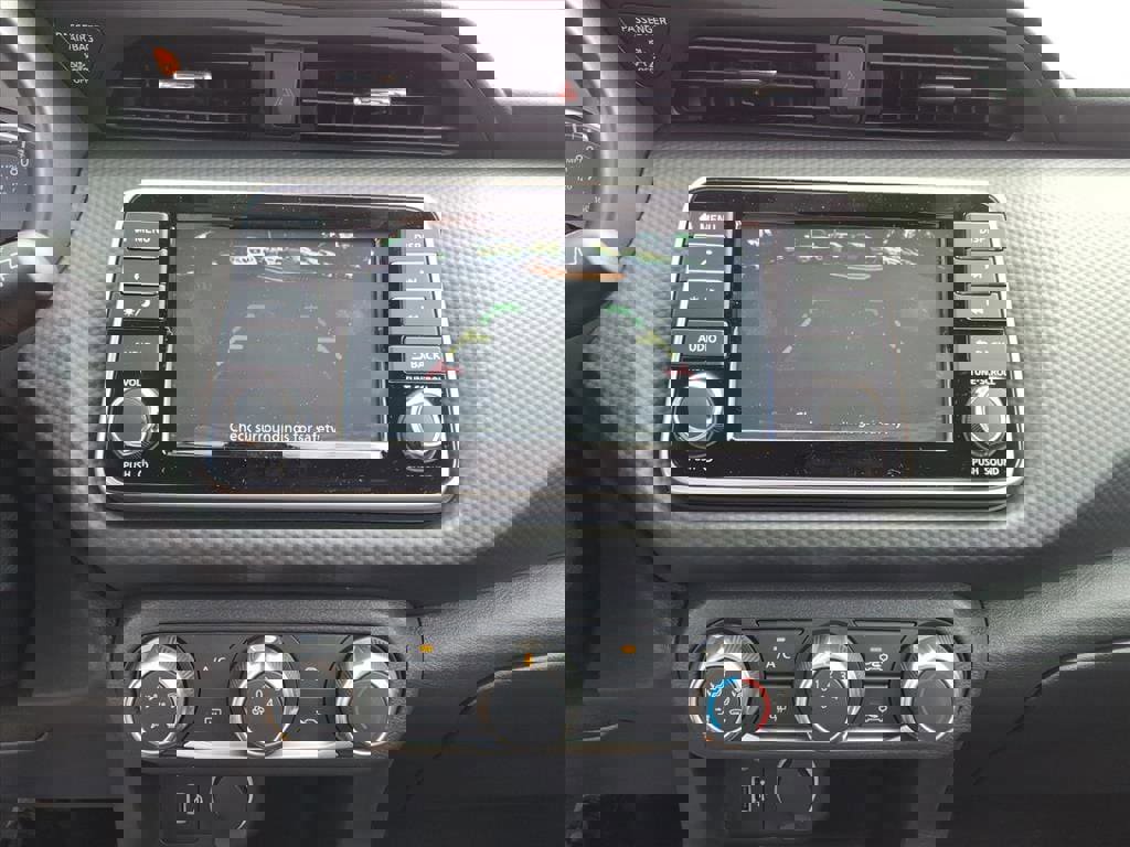 New 2025 Nissan Kicks Play S image 10