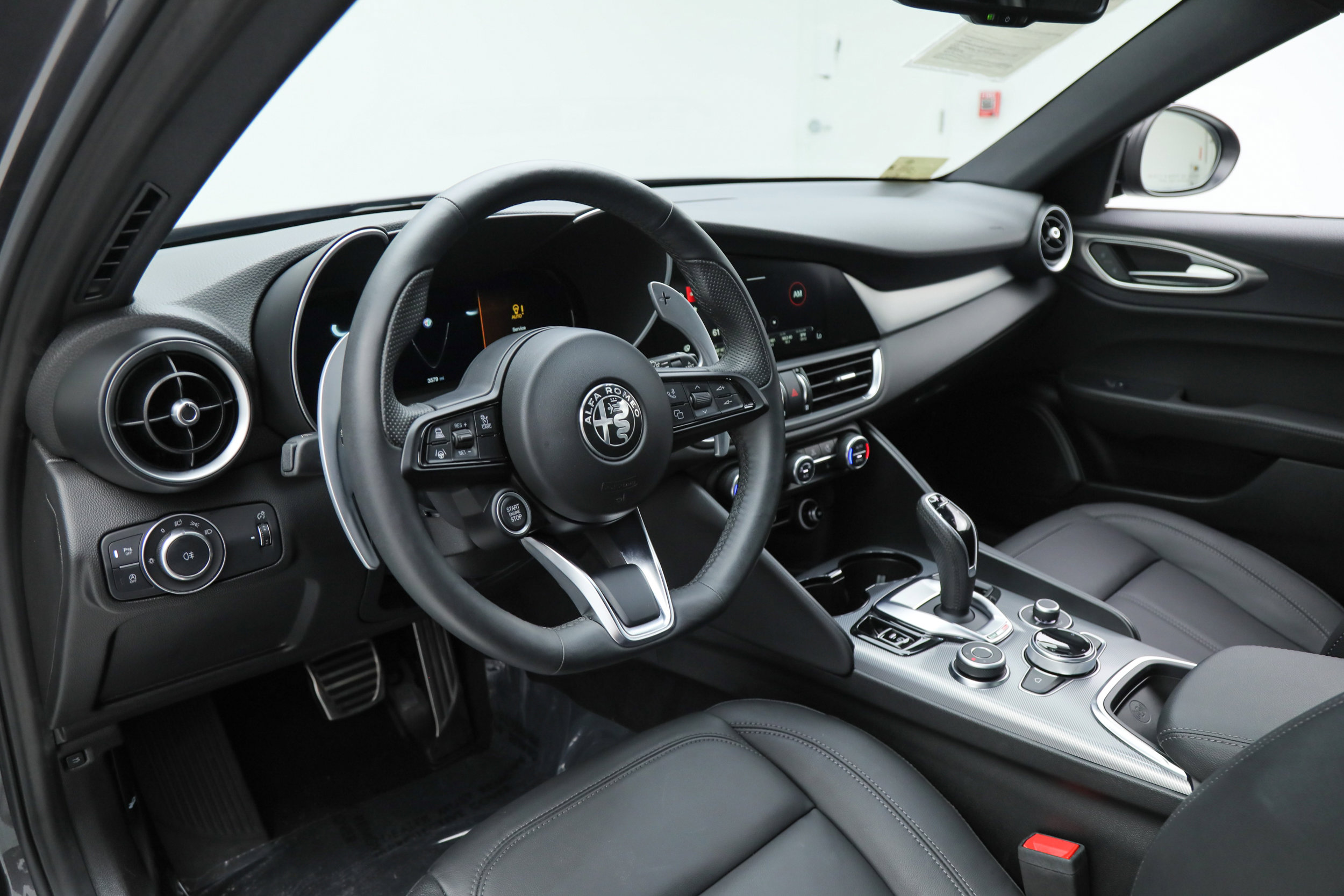 Used 2025 Alfa Romeo Giulia w/ Driving Assist Package image 19