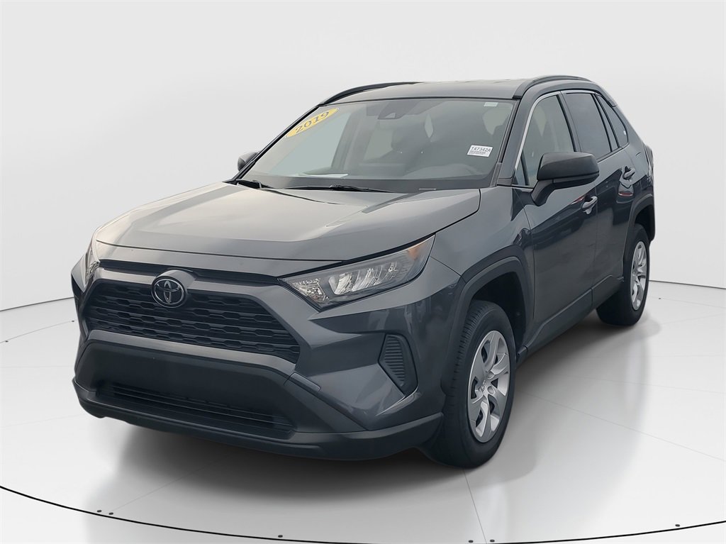 Used 2019 Toyota RAV4 LE image 4