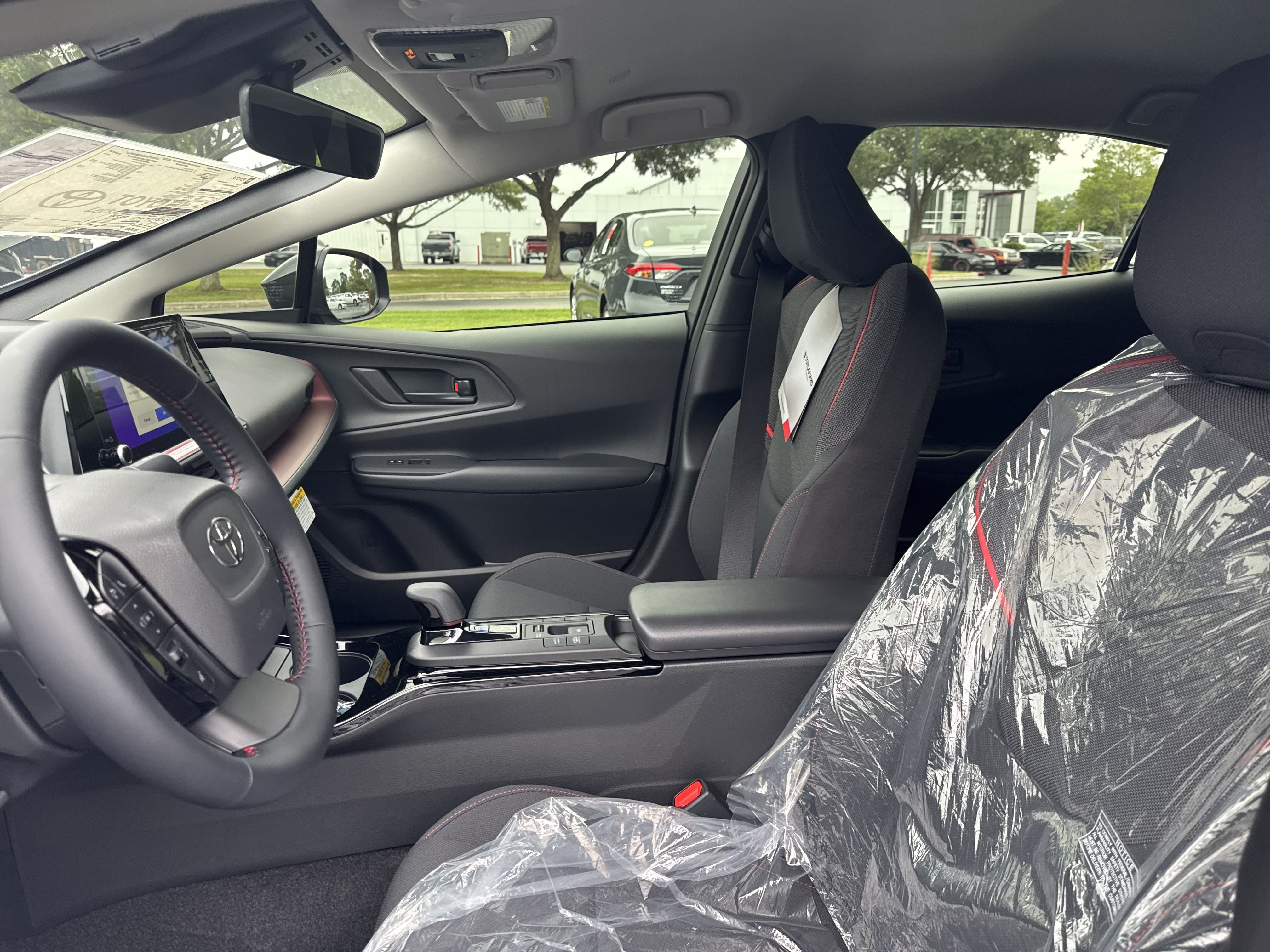 New 2025 Toyota Prius Plug-In Hybrid FWD image 13