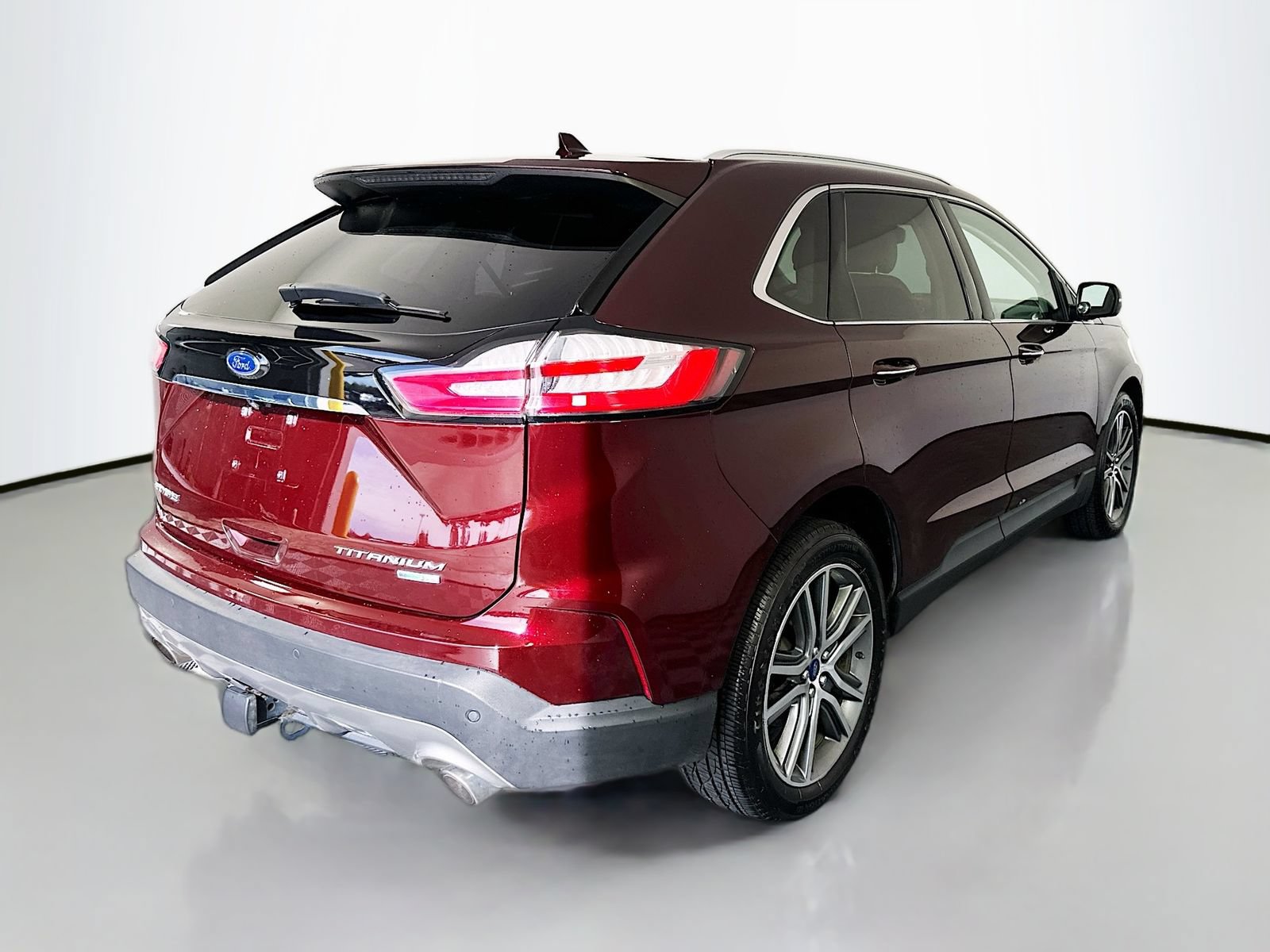 Used 2019 Ford Edge Titanium w/ Cold Weather Package AWD/4WD image 7