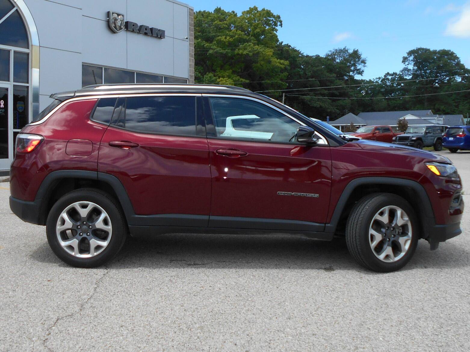 Certified 2022 Jeep Compass Limited AWD/4WD image 28