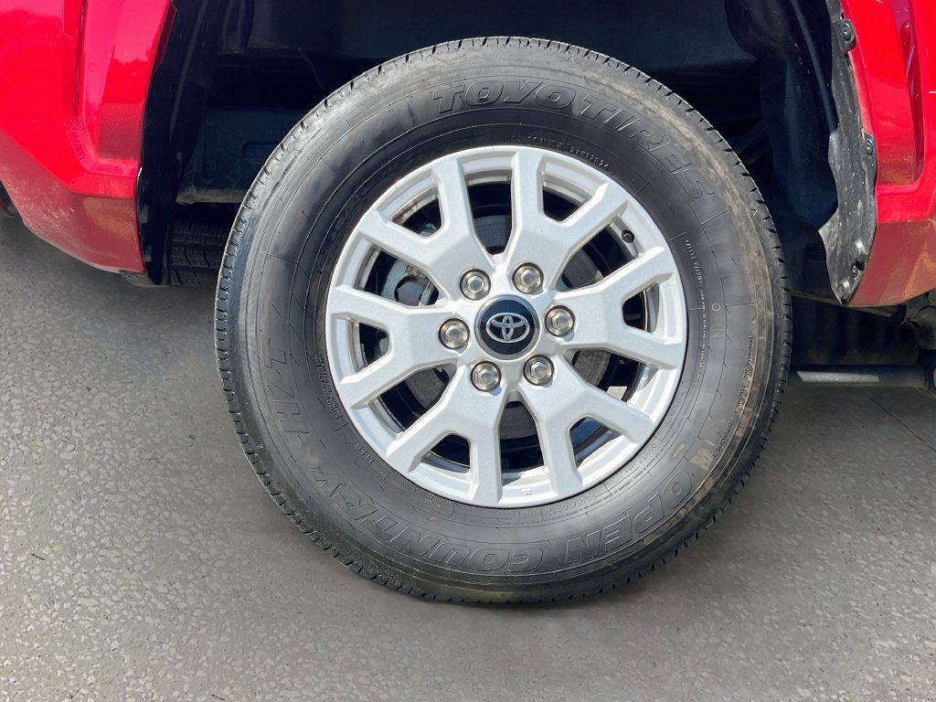 Used 2025 Toyota Tacoma SR5 AWD/4WD image 27