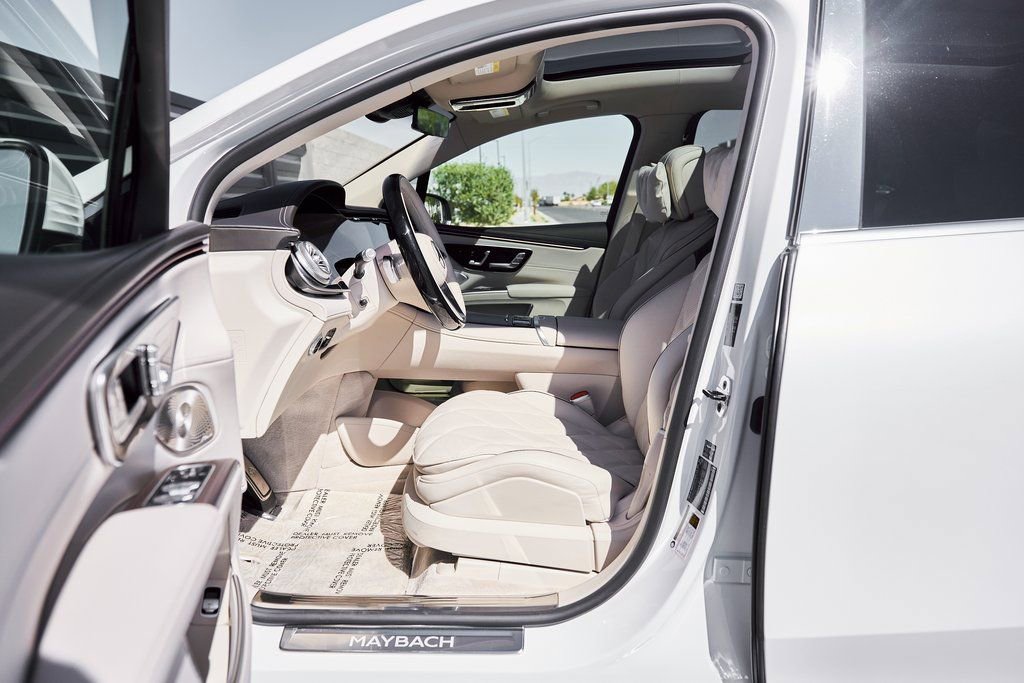 Used 2025 Mercedes-Benz Maybach EQS 680 4MATIC image 37