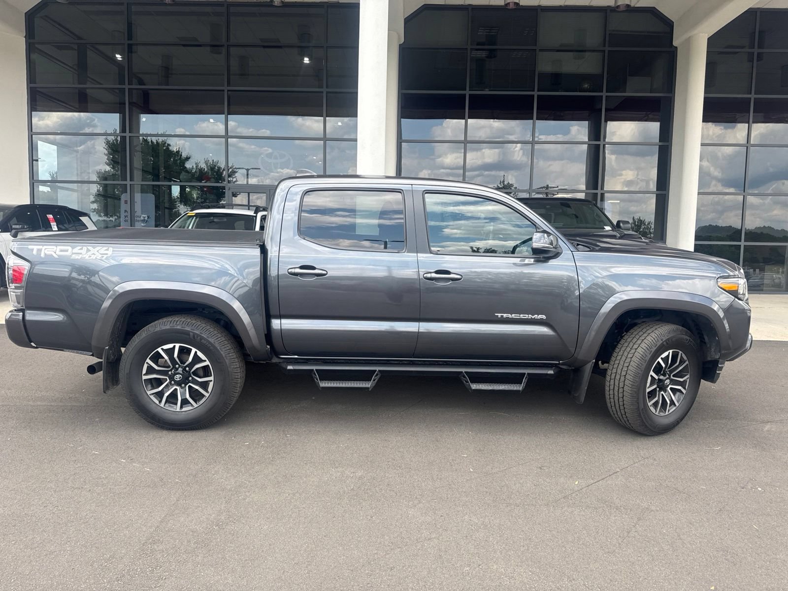 Used 2022 Toyota Tacoma TRD Sport AWD/4WD image 19