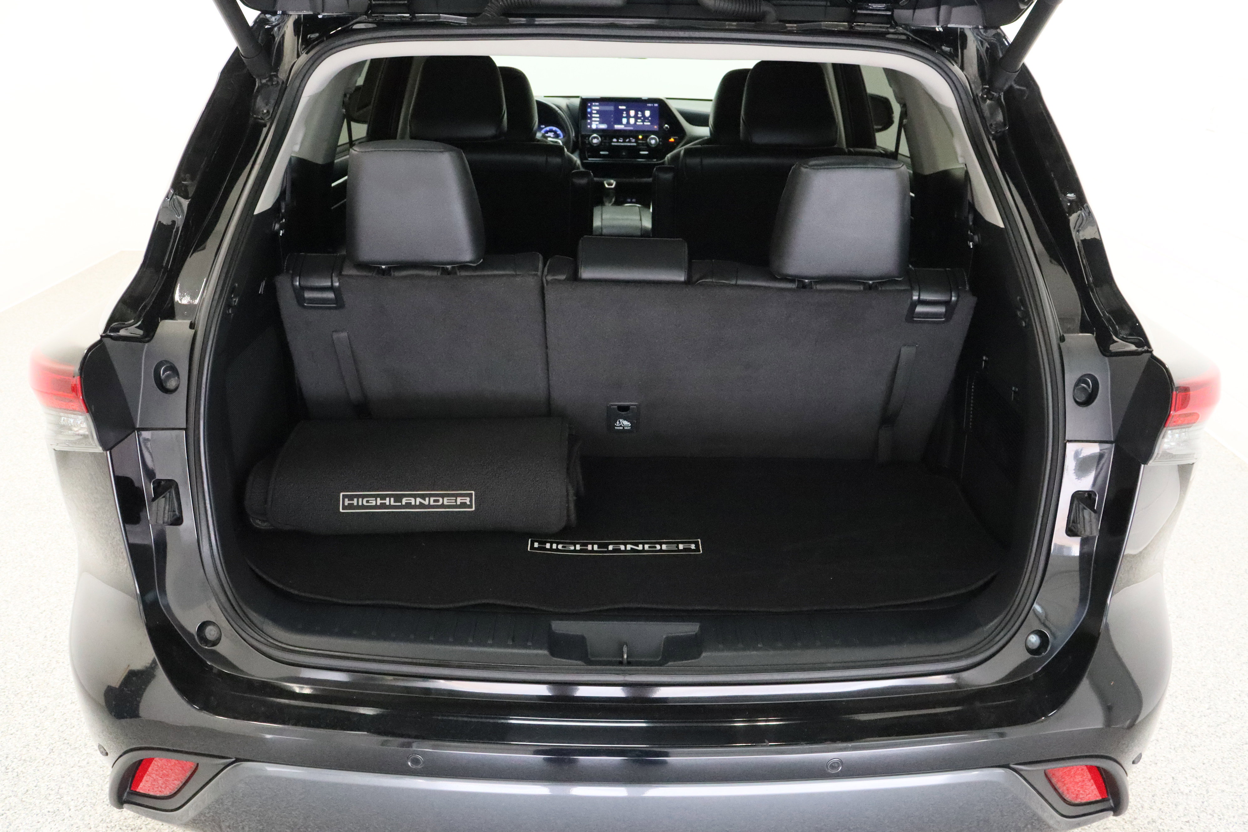 Used 2024 Toyota Highlander Limited AWD/4WD image 34