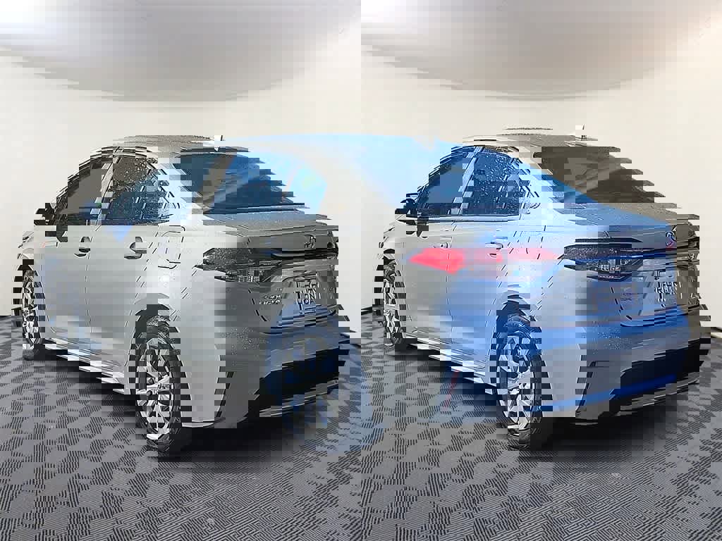 Used 2022 Toyota Corolla LE image 5