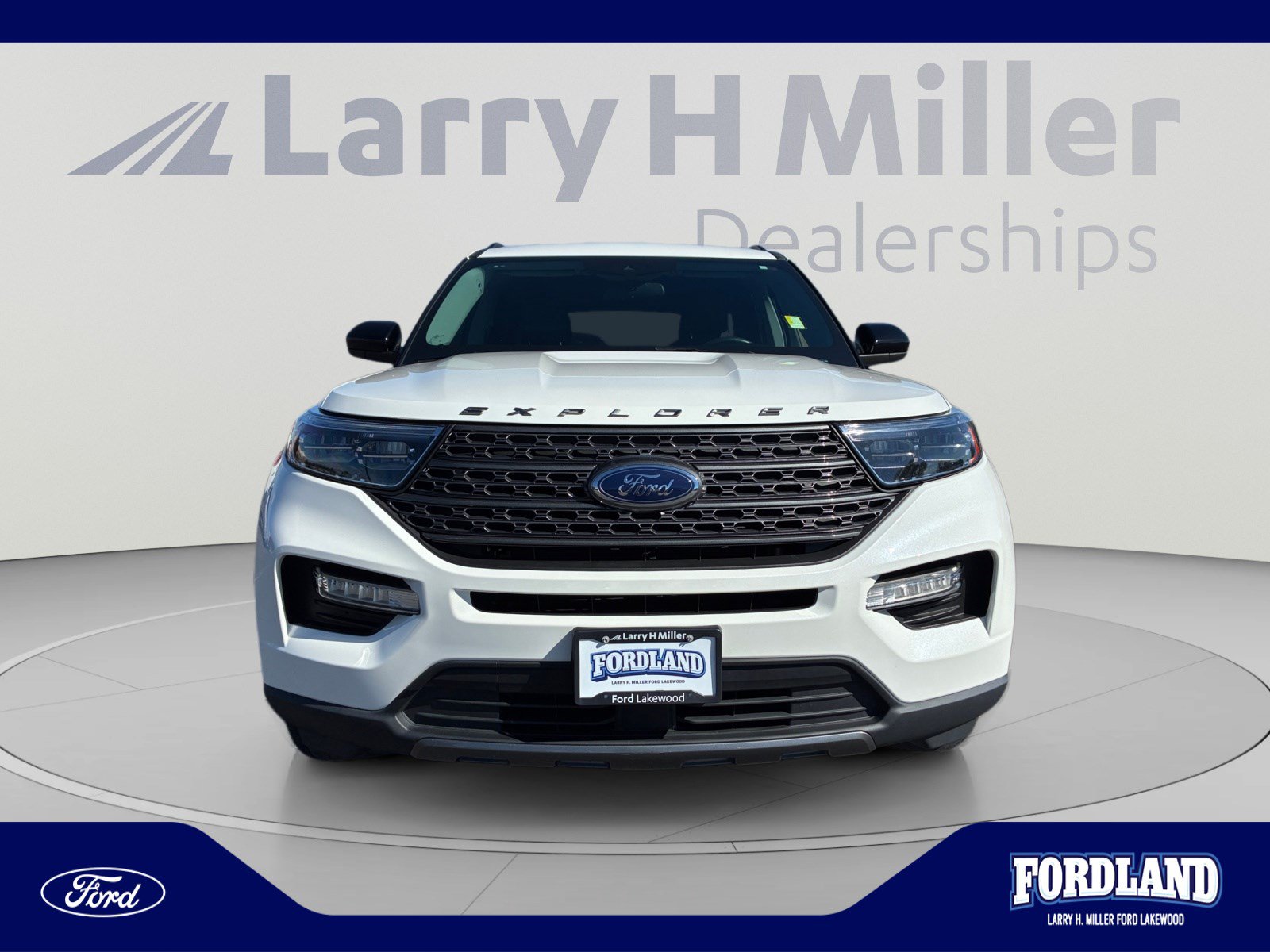 Used 2023 Ford Explorer XLT w/ Equipment Group 202A AWD/4WD image 8