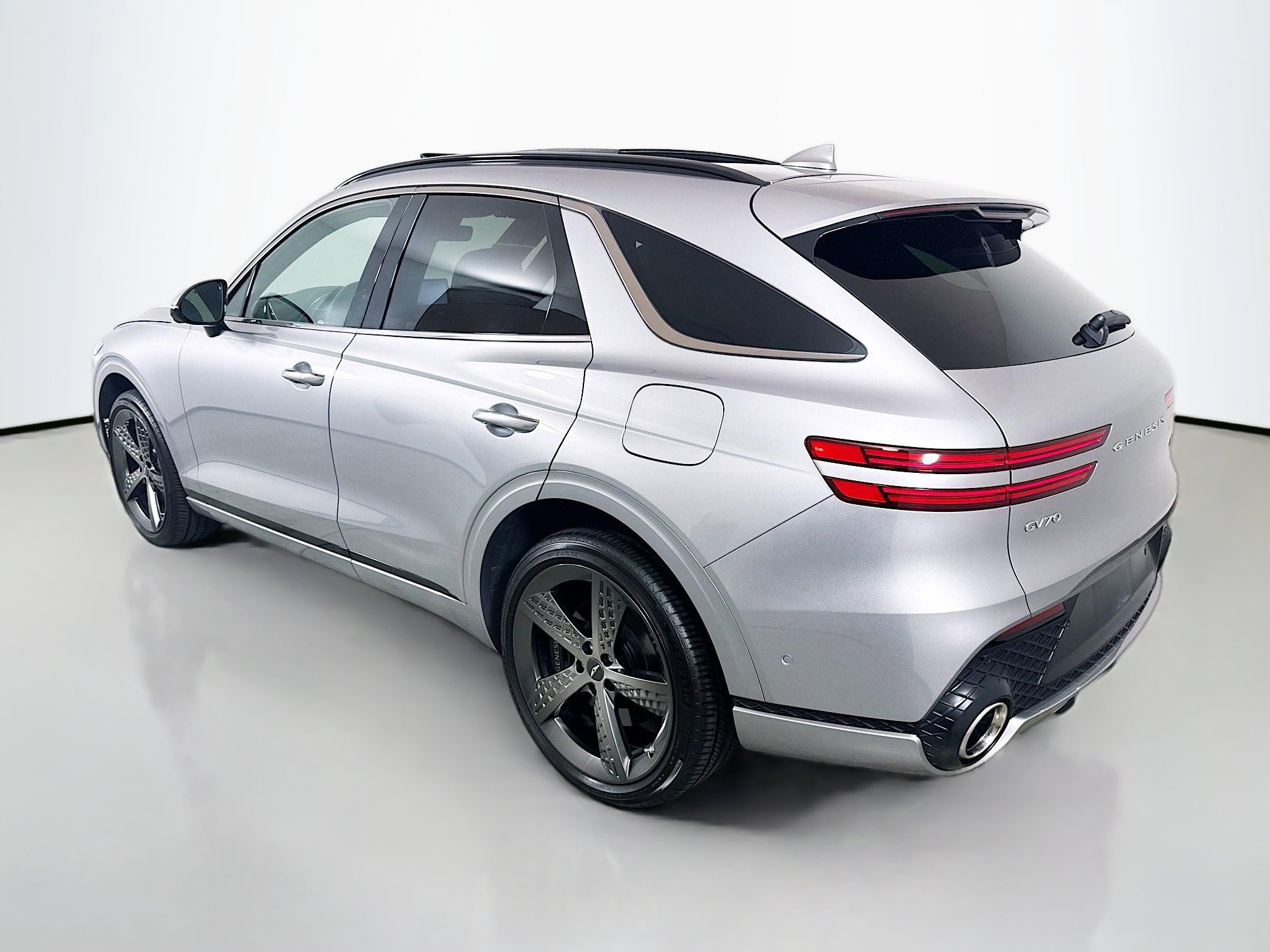 Used 2024 Genesis GV70 3.5T Sport w/ Sport Prestige Package image 5