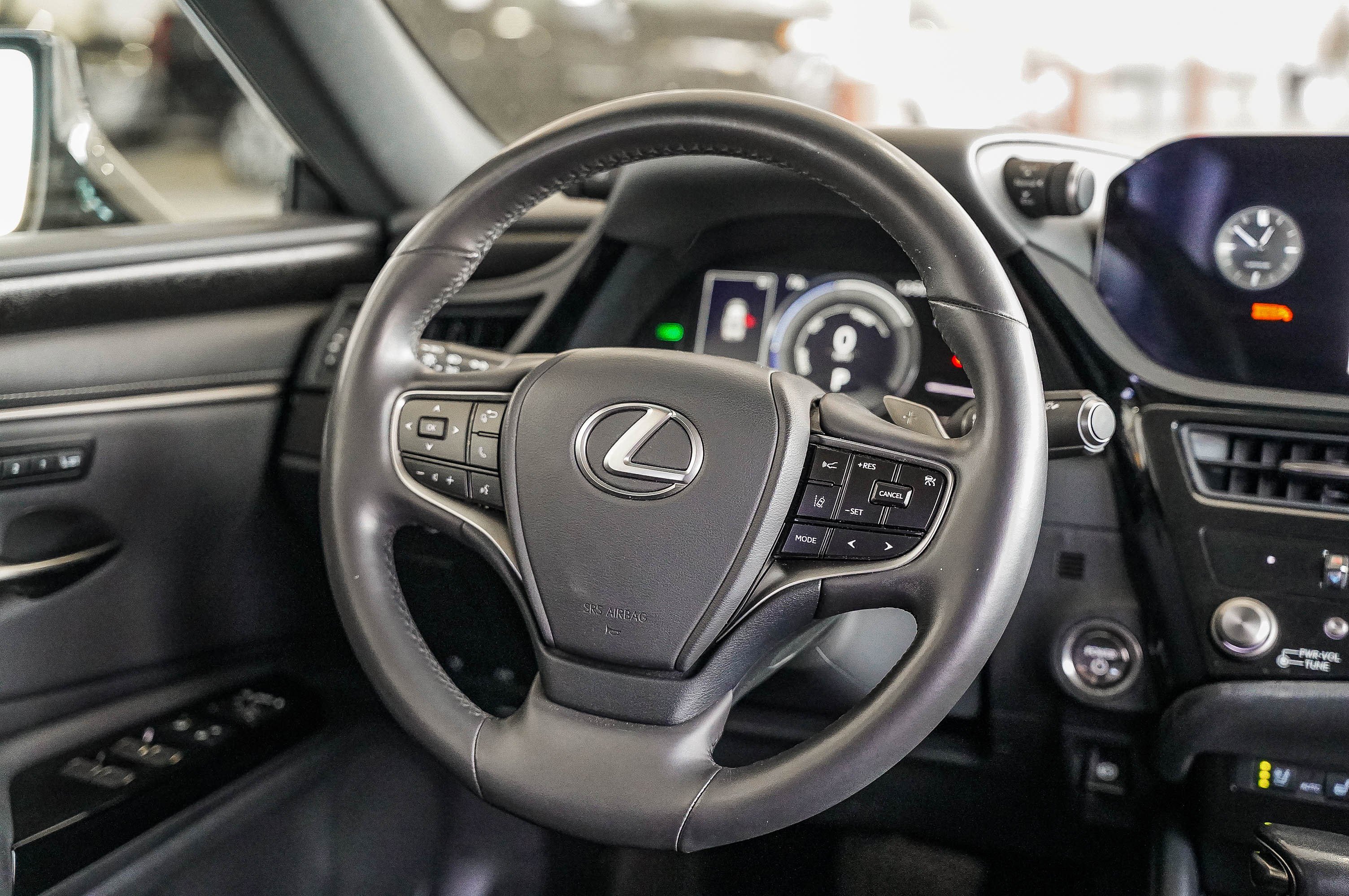 Used 2023 Lexus ES 300h w/ Premium Package image 16