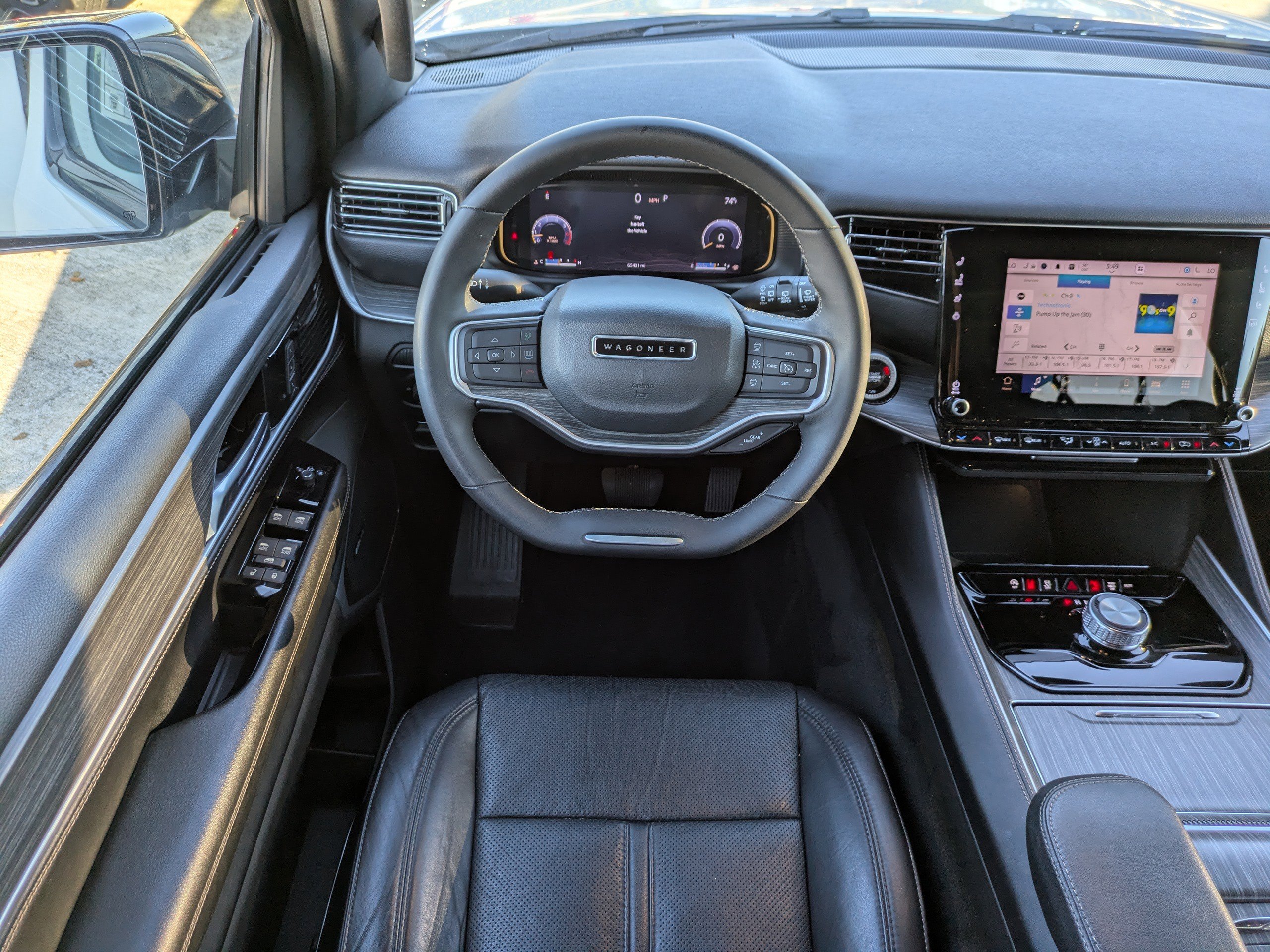 Used 2024 Jeep Wagoneer L Series II image 18