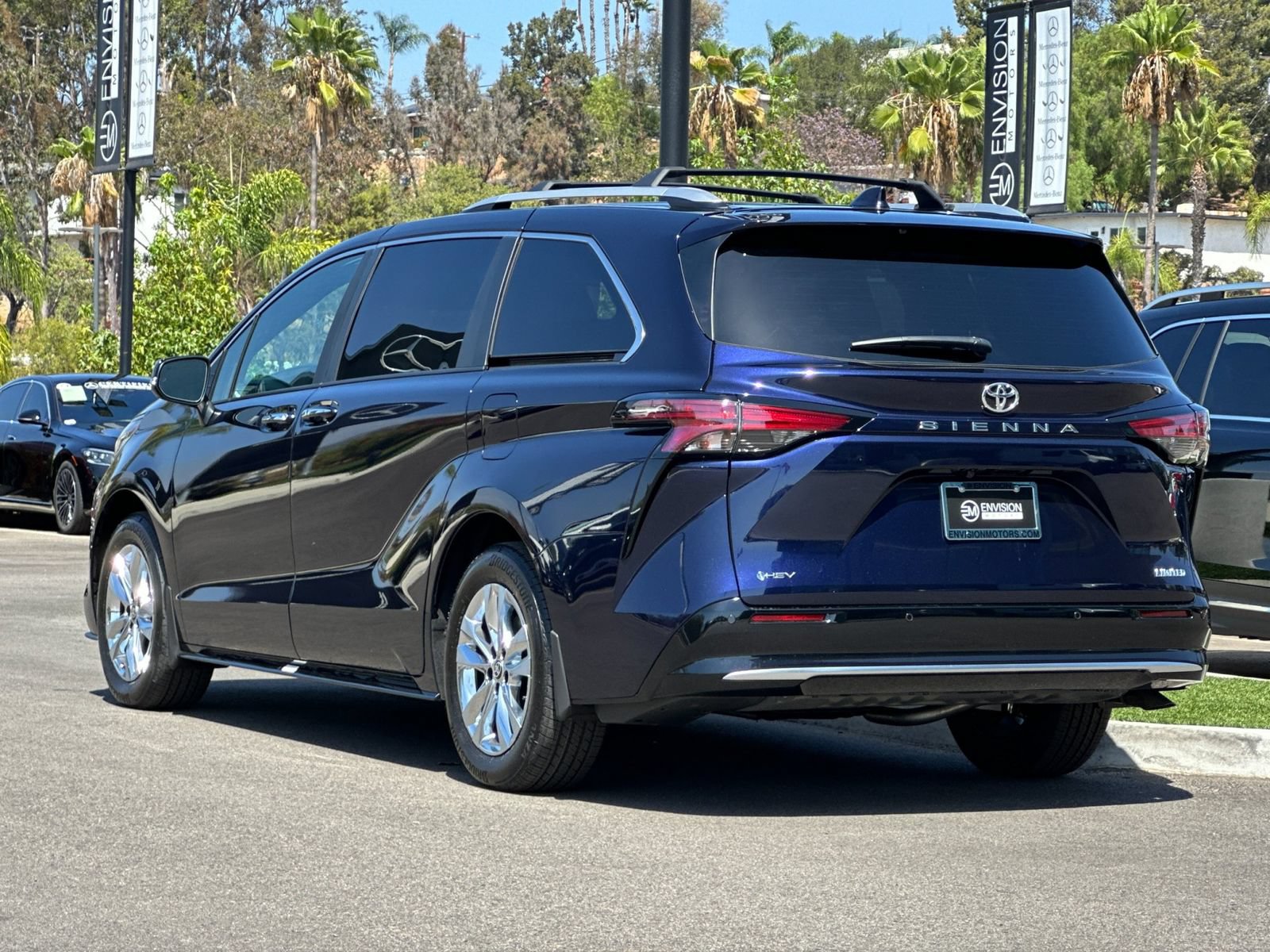 Used 2026 Toyota Sienna Limited FWD image 5