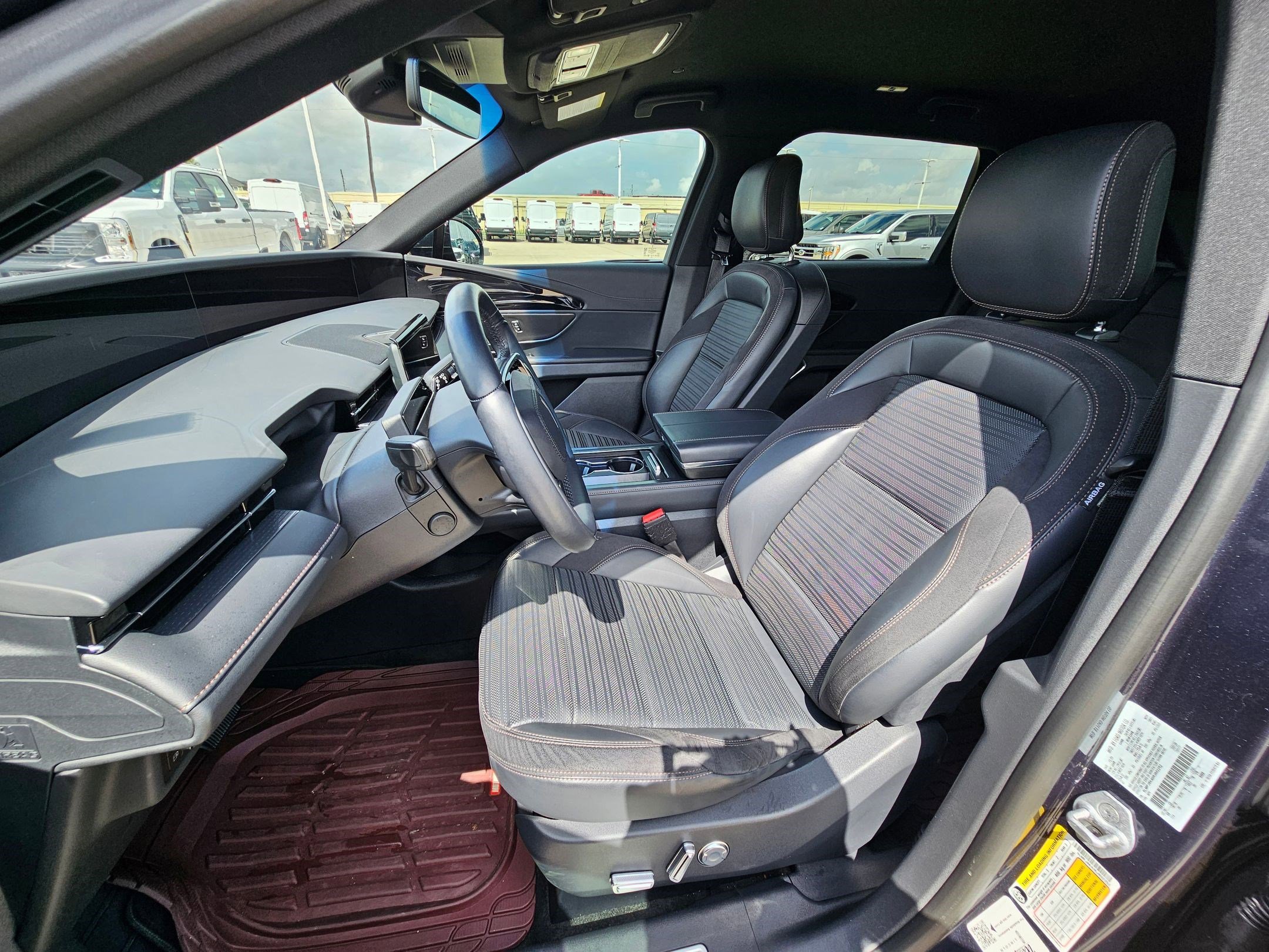 Used 2024 Lincoln Nautilus Reserve w/ Jet Appearance Package (87T) AWD/4WD image 12
