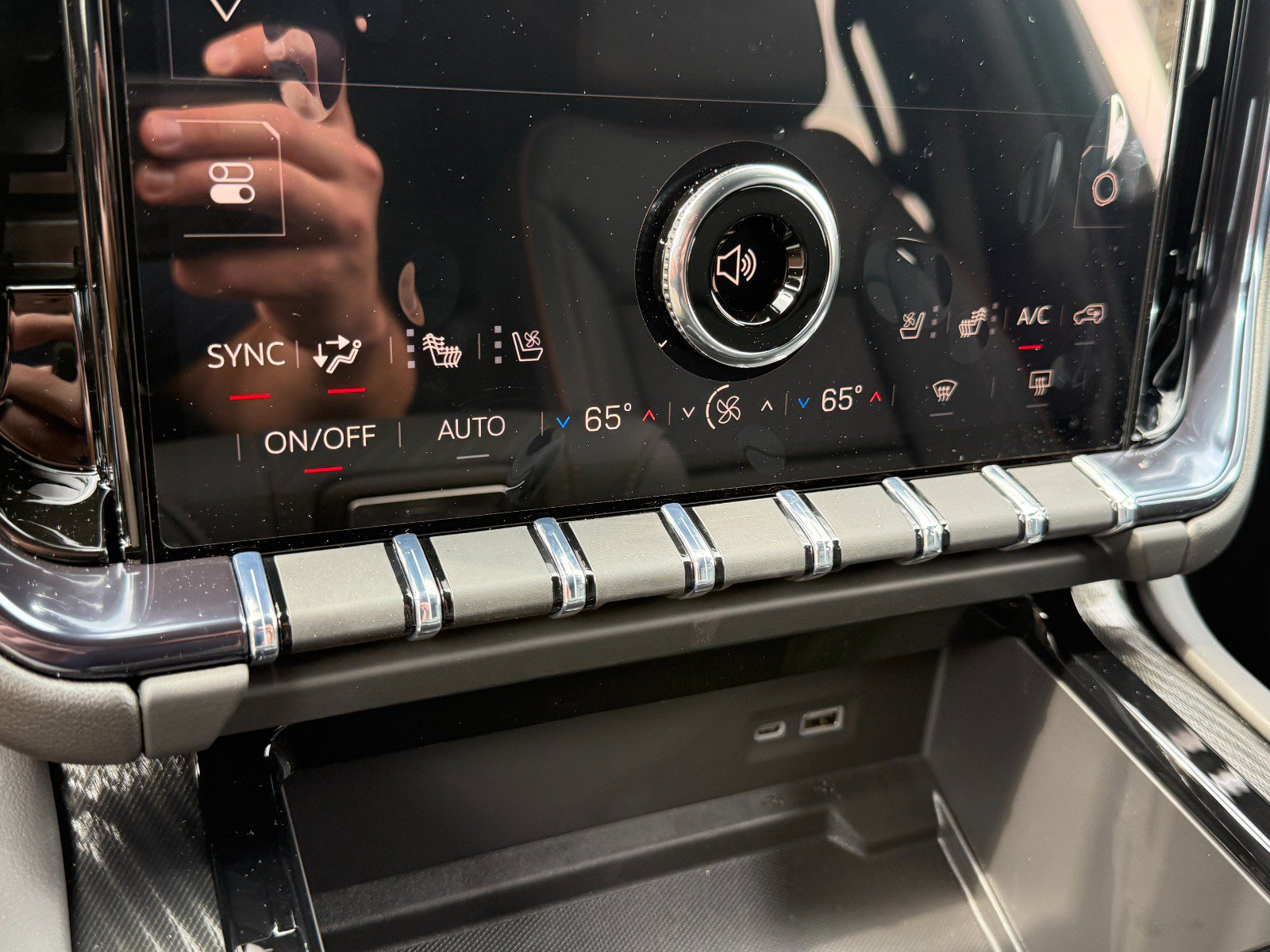 New 2026 GMC Yukon XL AT4 AWD/4WD image 37
