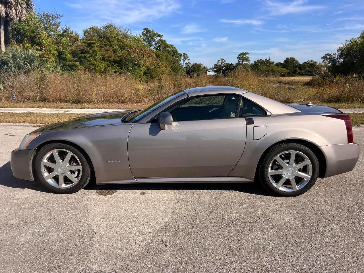 Used 2005 Cadillac XLR image 9