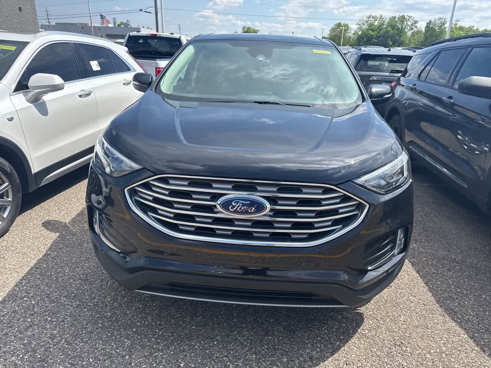 Used 2022 Ford Edge Titanium AWD/4WD image 23