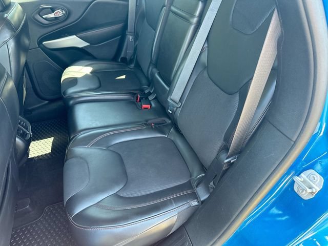 Used 2018 Jeep Cherokee Trailhawk w/ Cold Weather Group AWD/4WD image 16