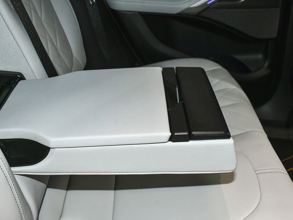 Used 2023 BMW X6 xDrive40i w/ Executive Package image 59