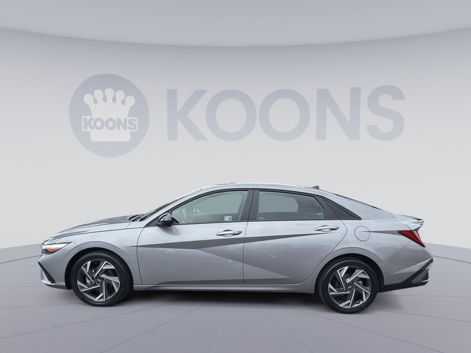 Used 2025 Hyundai Elantra SEL w/ Cargo Package FWD image 2