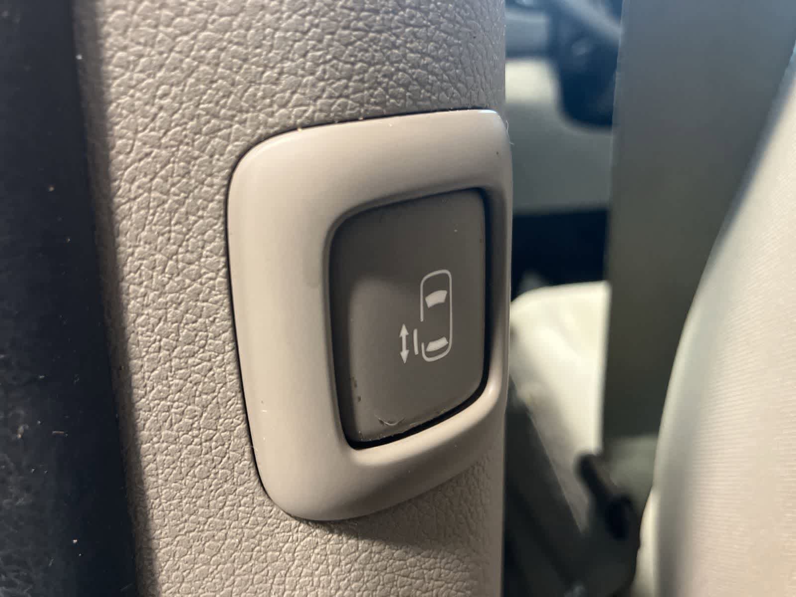 Used 2021 Kia Sedona LX image 25