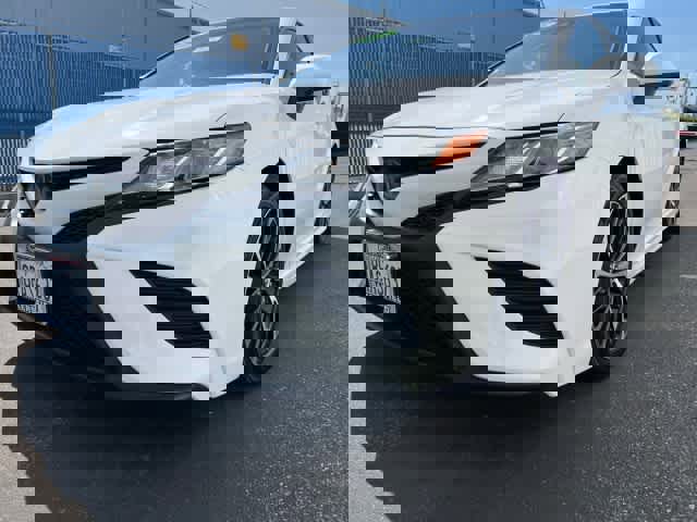 Used 2018 Toyota Camry SE w/ Moonroof Package image 9