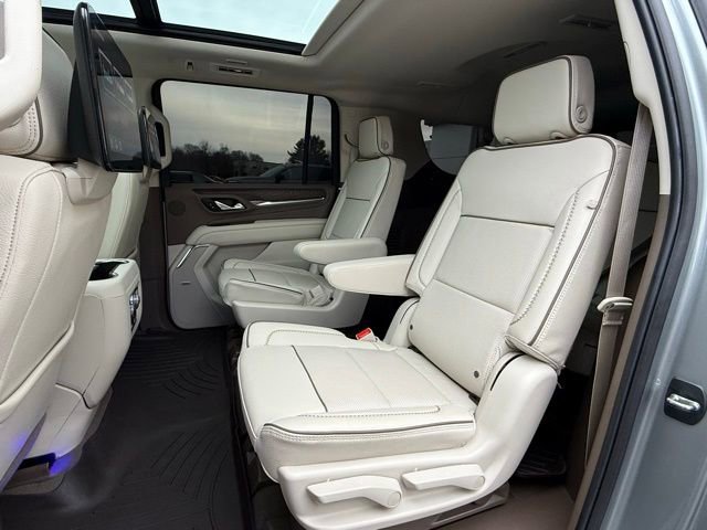 Used 2024 GMC Yukon XL Denali w/ Advanced Technology Package image 30