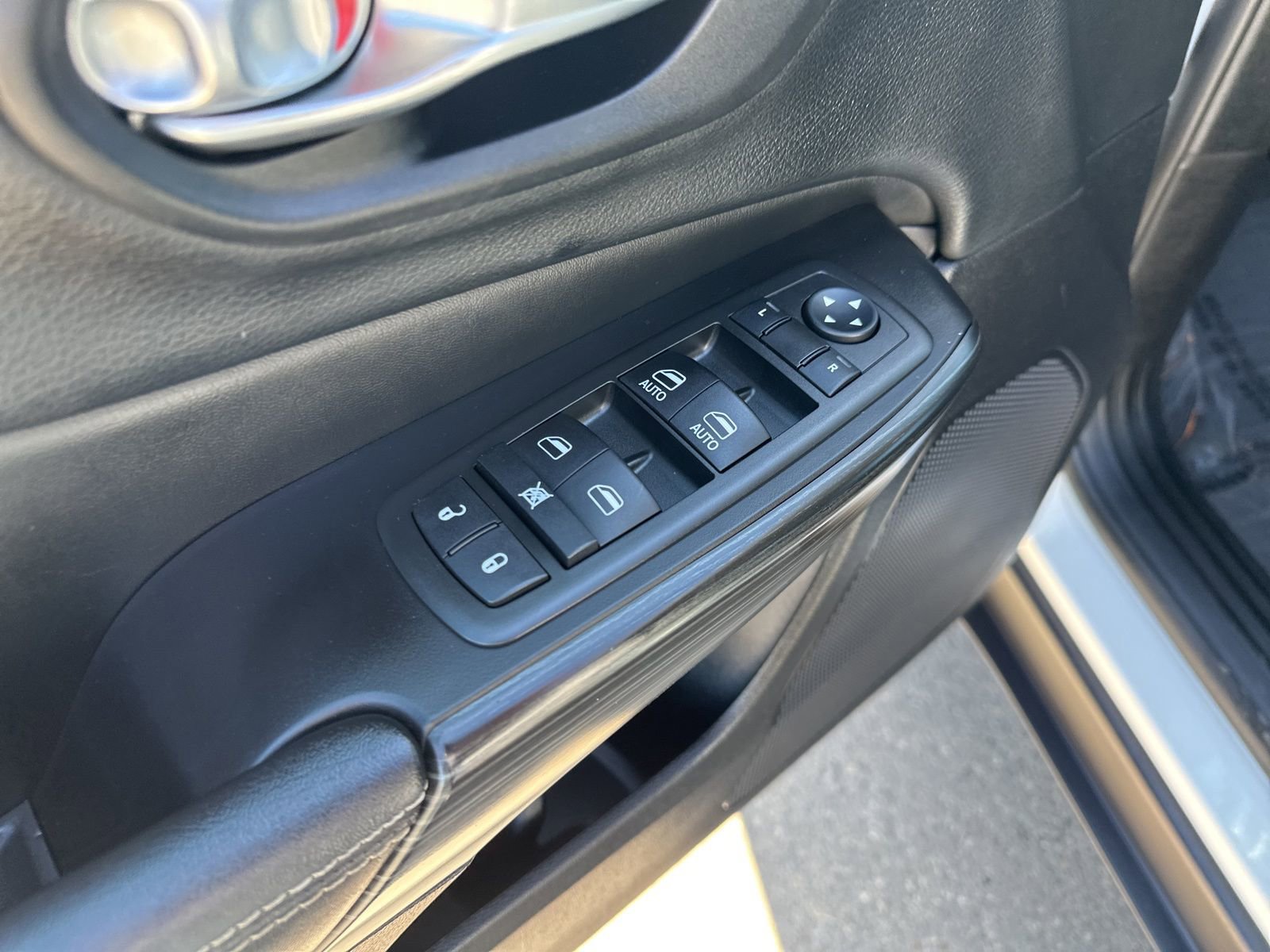 Used 2014 Jeep Cherokee Limited w/ Trailer Tow Group image 18