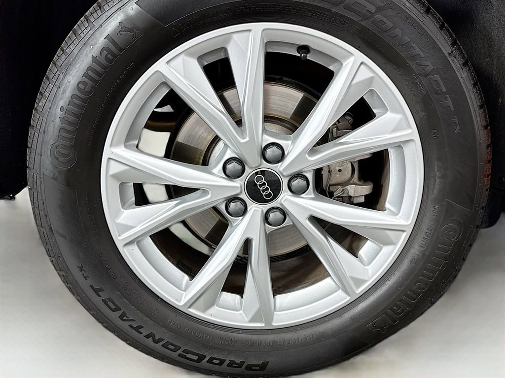 Certified 2025 Audi Q3 2.0T Premium w/ Convenience Package image 31