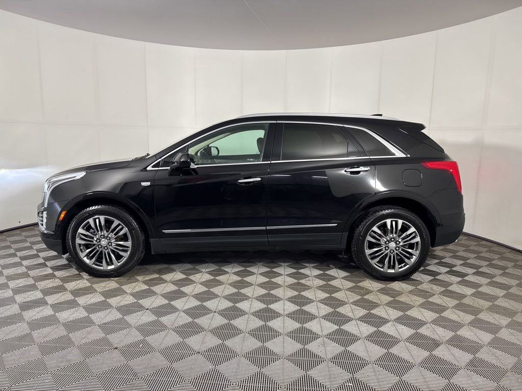 Used 2017 Cadillac XT5 Premium Luxury AWD/4WD image 2