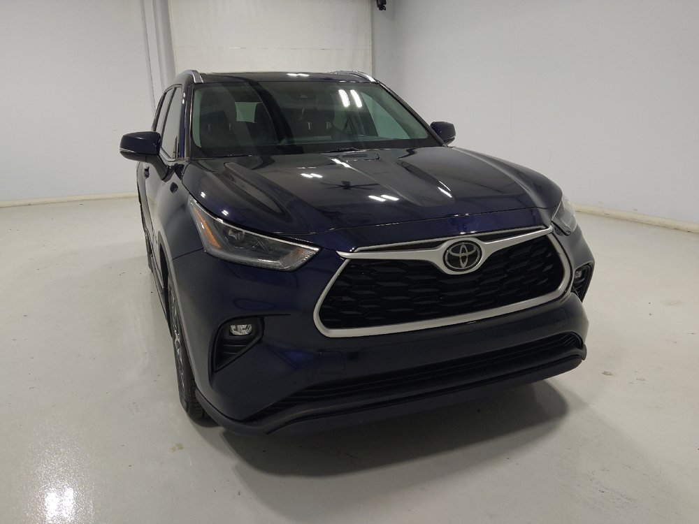 Used 2021 Toyota Highlander XLE AWD/4WD image 14