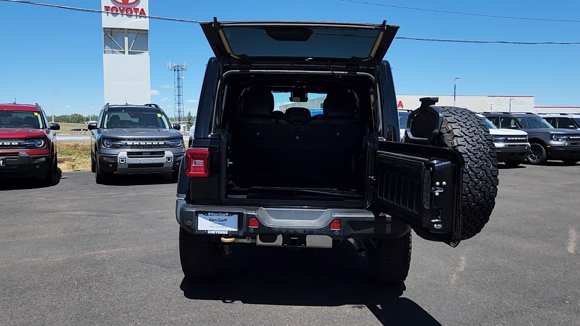 Used 2023 Jeep Wrangler Unlimited Rubicon 392 w/ Trailer Tow Package AWD/4WD image 18