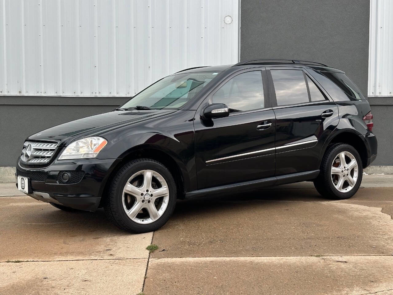 Used 2008 Mercedes-Benz ML 320 4MATIC w/ P1 Pkg image 4