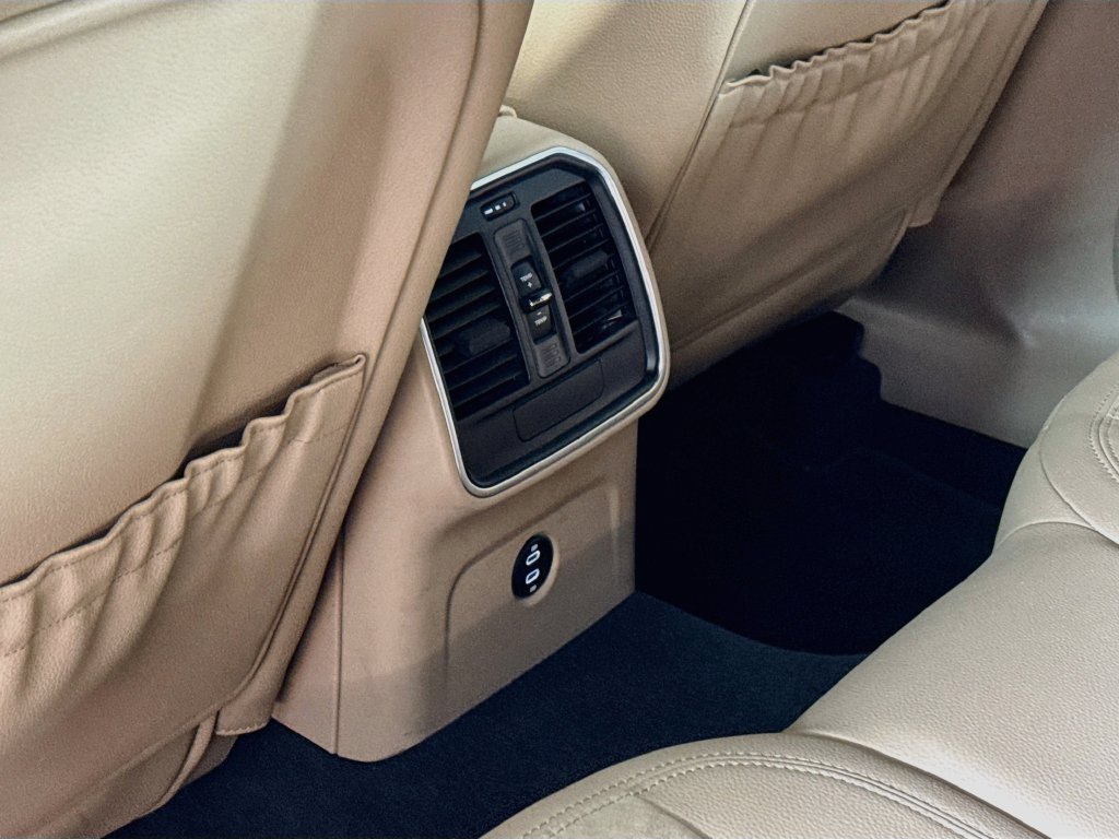 Certified 2021 Porsche Macan AWD/4WD image 20