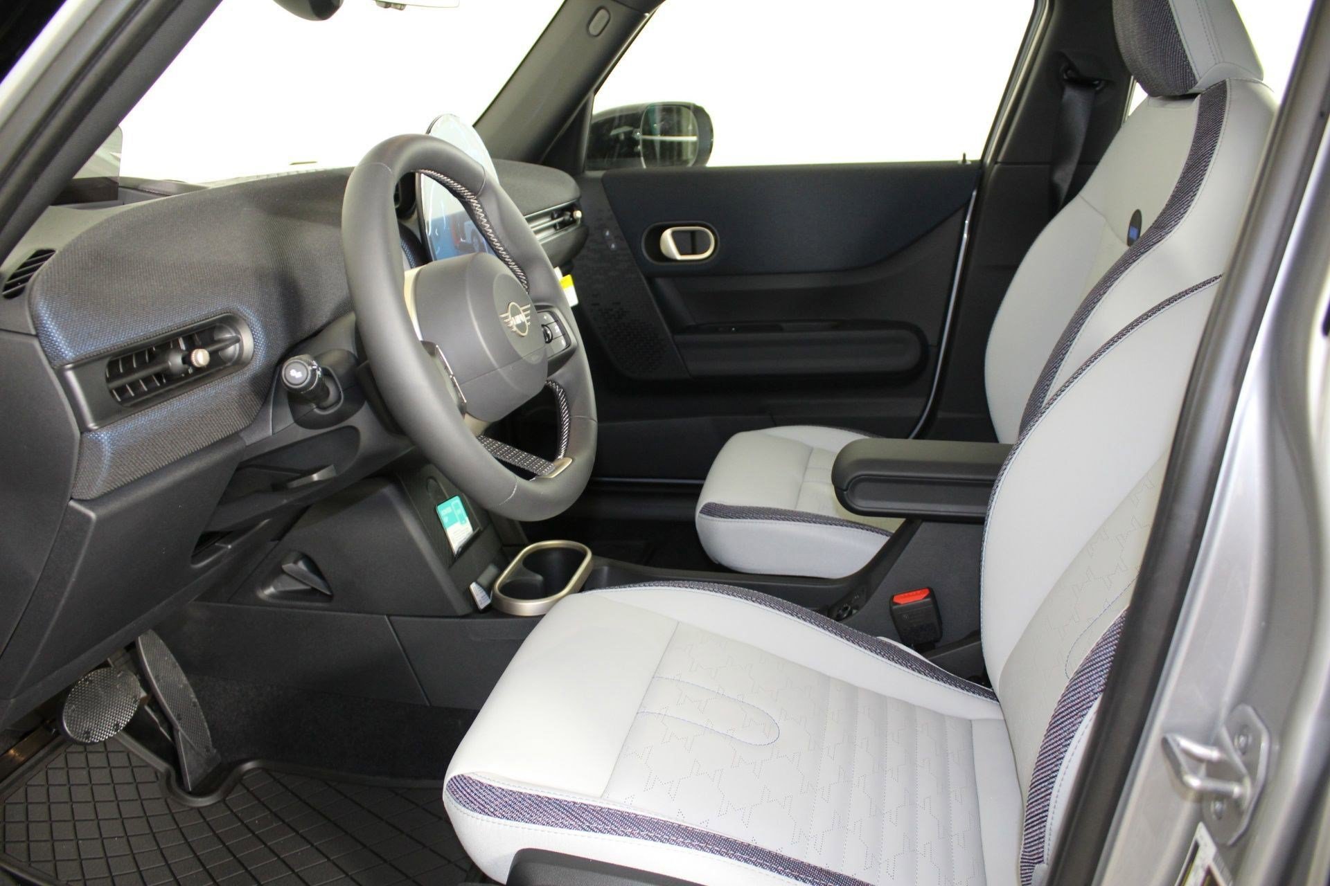 Used 2026 MINI Cooper 4-Door Hardtop FWD image 23