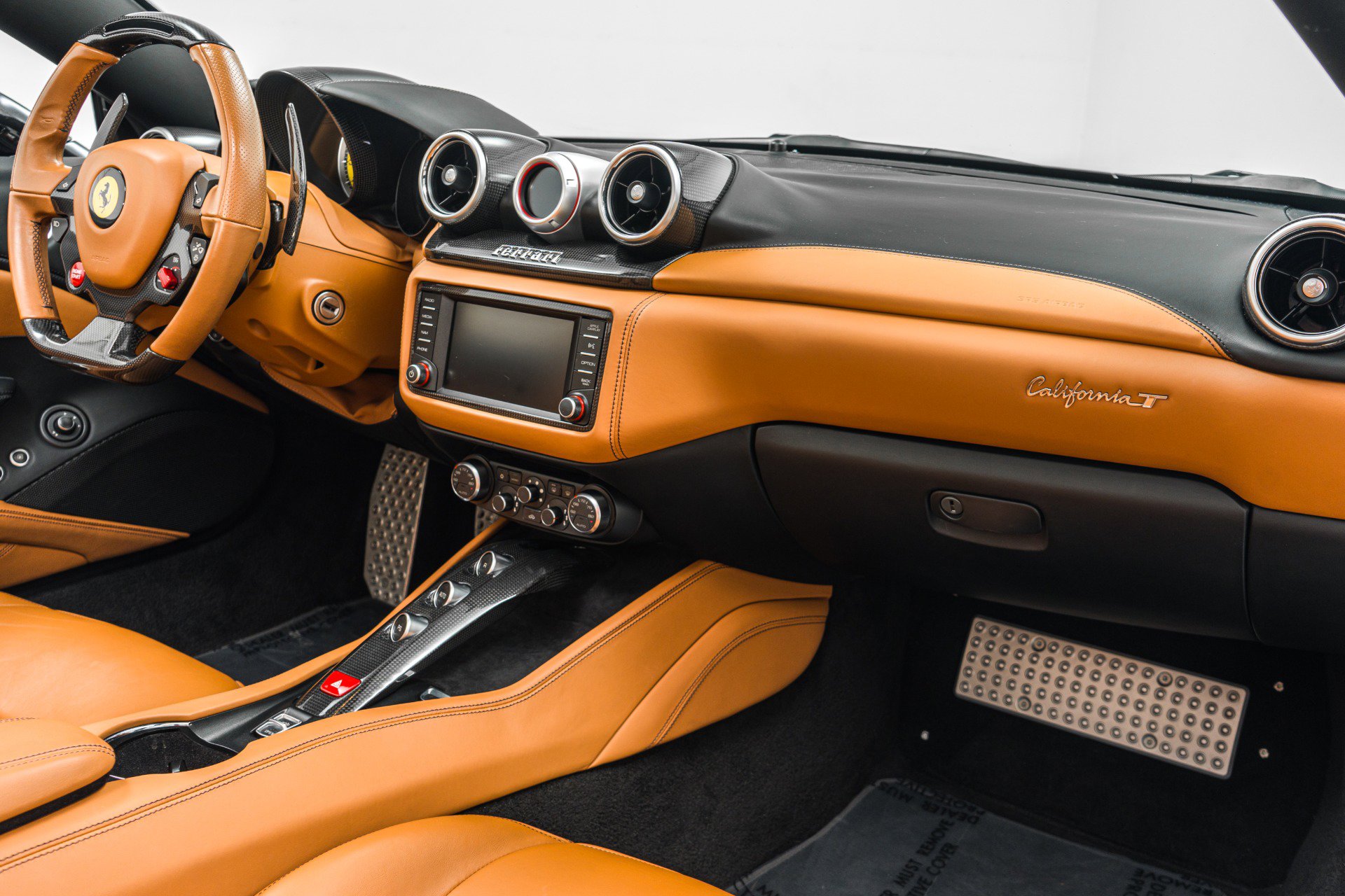 Used 2015 Ferrari California T image 14