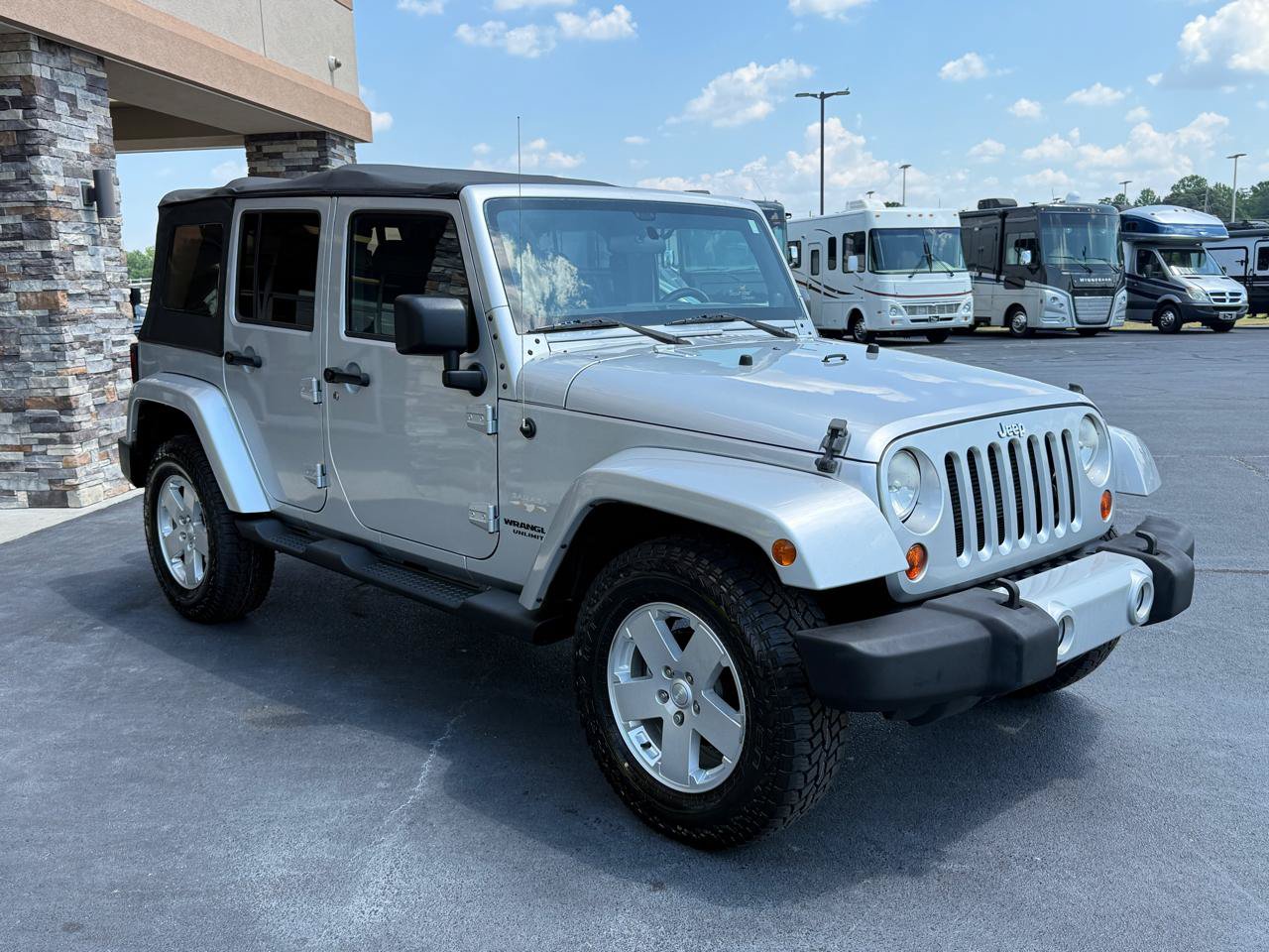 Used 2012 Jeep Wrangler Unlimited Sahara w/ Connectivity Group AWD/4WD image 6