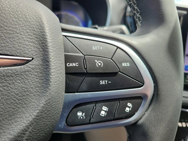 Used 2023 Chrysler Pacifica Touring-L w/ Uconnect Theater Family Group image 21