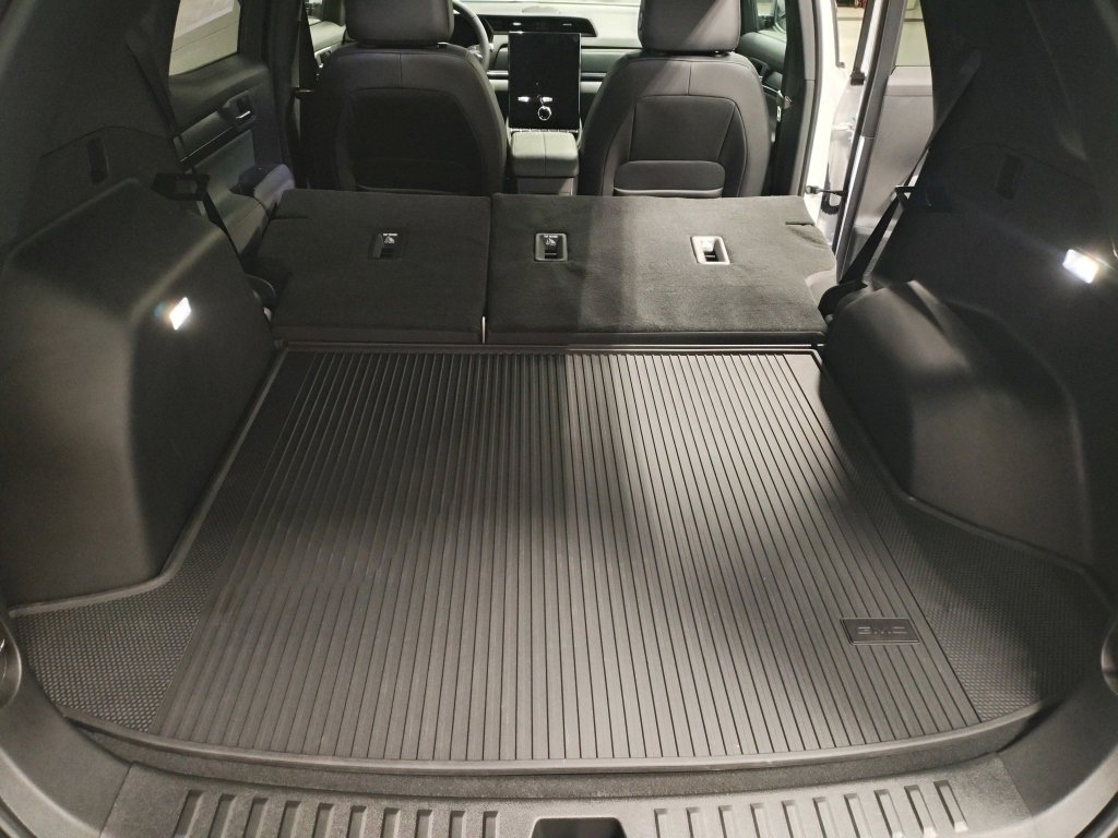 New 2026 GMC Terrain AT4 w/ Convenience Package III image 15