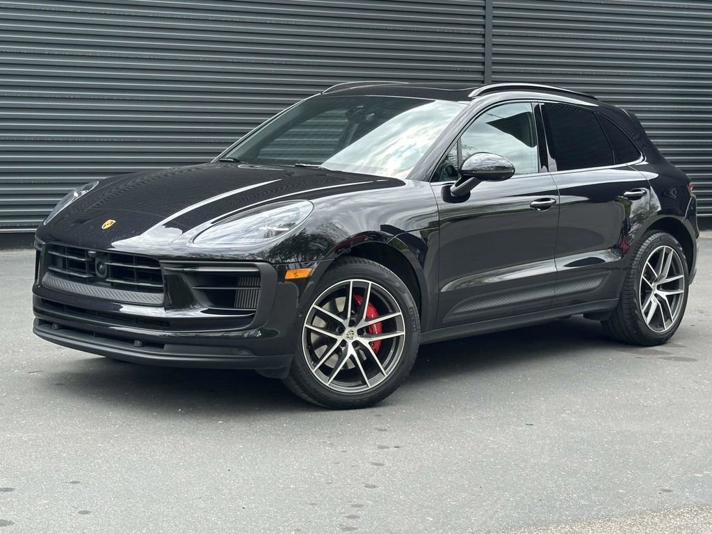 Certified 2022 Porsche Macan S AWD/4WD image 1