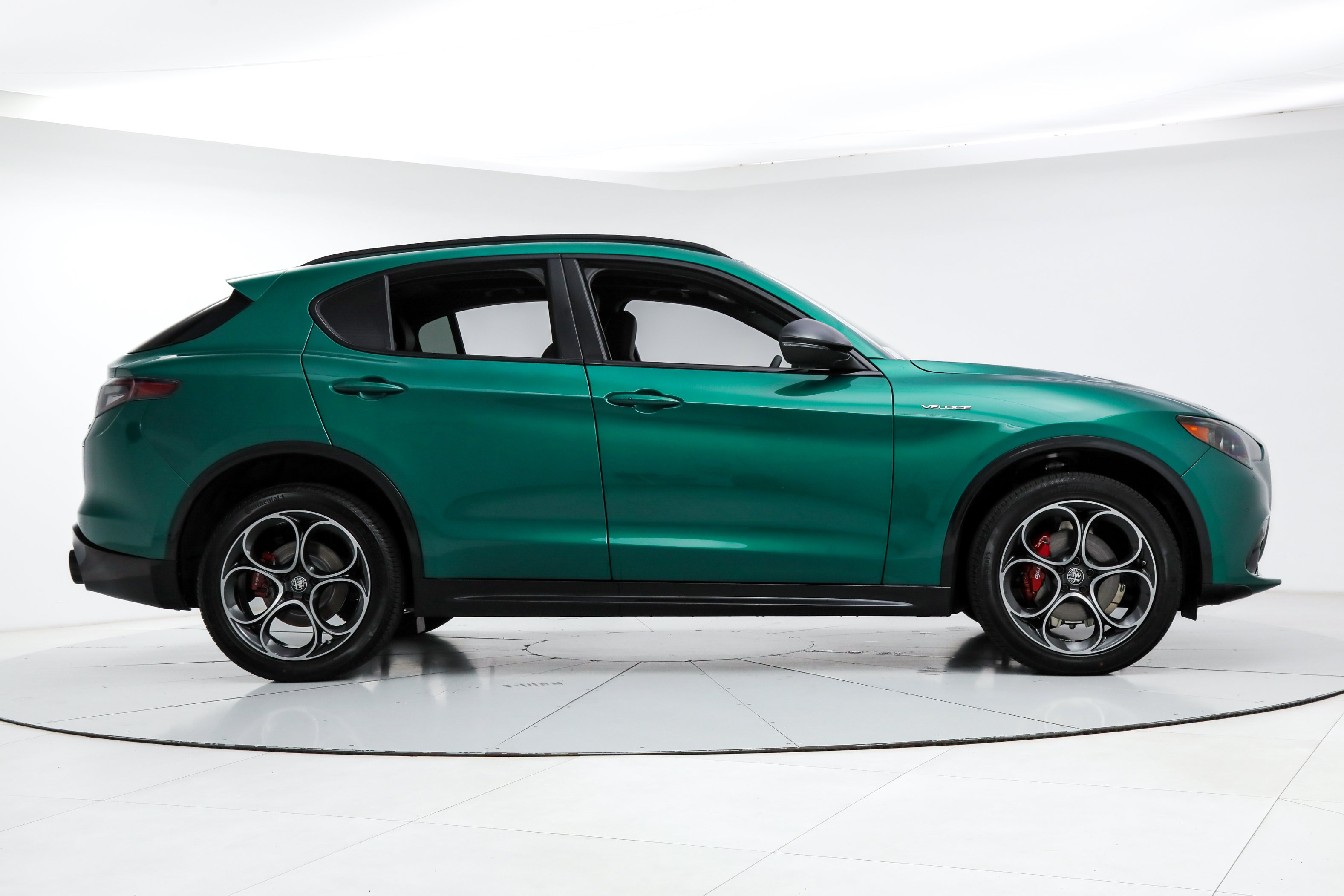 New 2026 Alfa Romeo Stelvio Sprint w/ Convenience Package AWD/4WD image 6