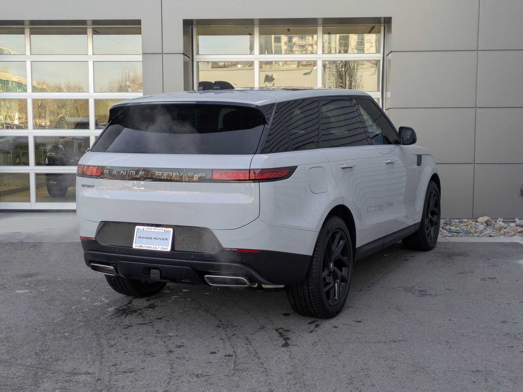 Used 2025 Land Rover Range Rover Sport SE image 7