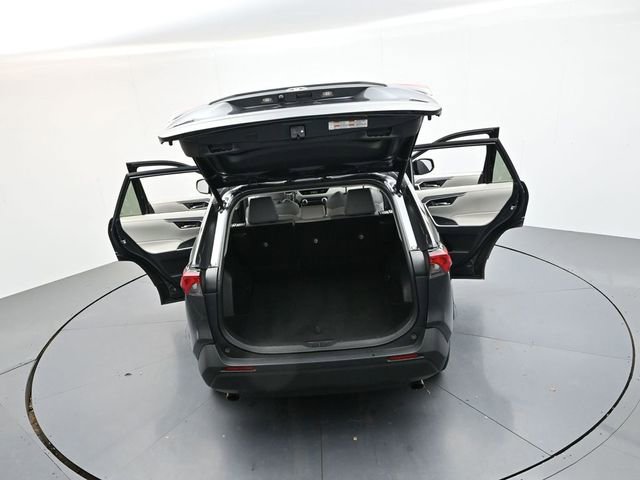 Used 2020 Toyota RAV4 XLE Premium image 40