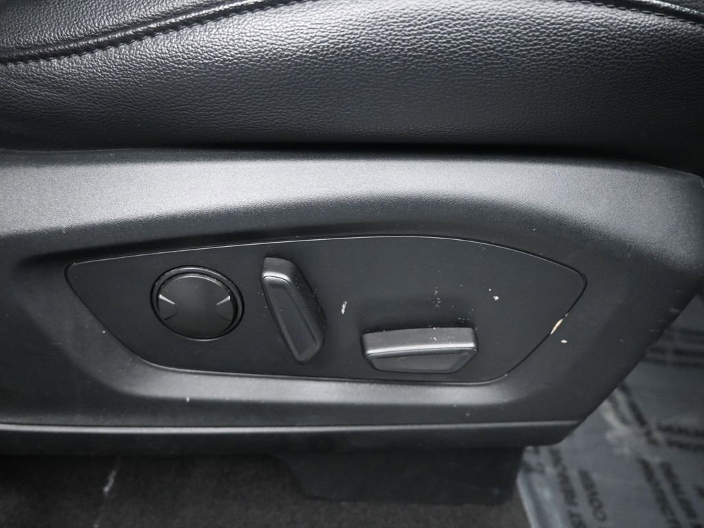 Used 2023 Ford Explorer Limited image 12