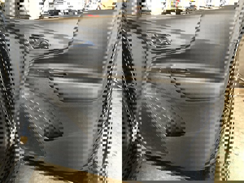 Used 2019 Chevrolet Equinox LT w/ Driver Convenience Package image 17